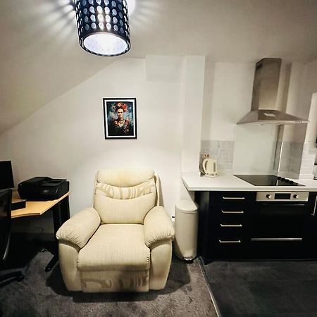 1 Luxe Exec Bedroom Apt ダービー エクステリア 写真