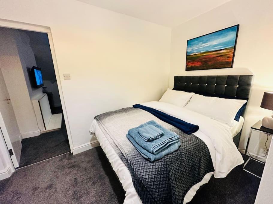 1 Luxe Exec Bedroom Apt ダービー エクステリア 写真