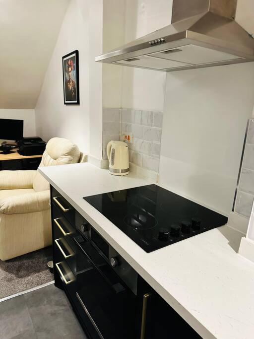 1 Luxe Exec Bedroom Apt ダービー エクステリア 写真