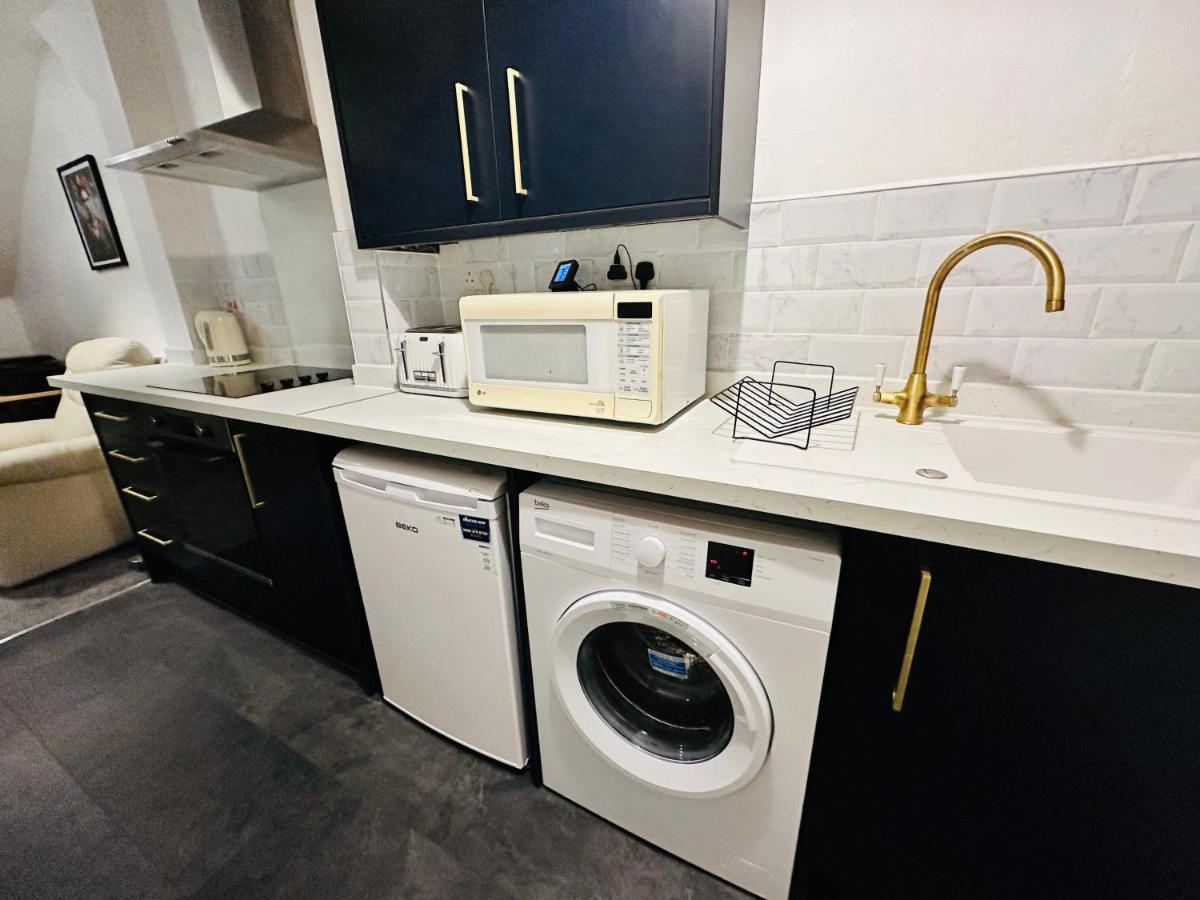 1 Luxe Exec Bedroom Apt ダービー エクステリア 写真