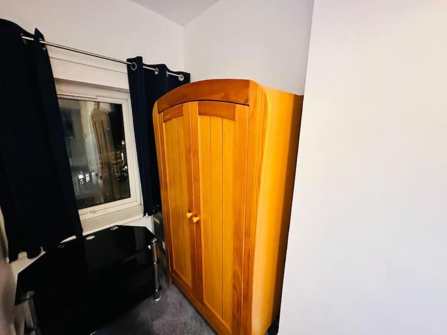 1 Luxe Exec Bedroom Apt ダービー エクステリア 写真