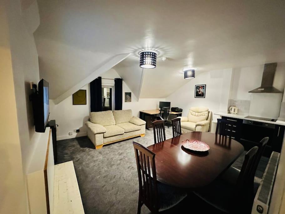 1 Luxe Exec Bedroom Apt ダービー エクステリア 写真