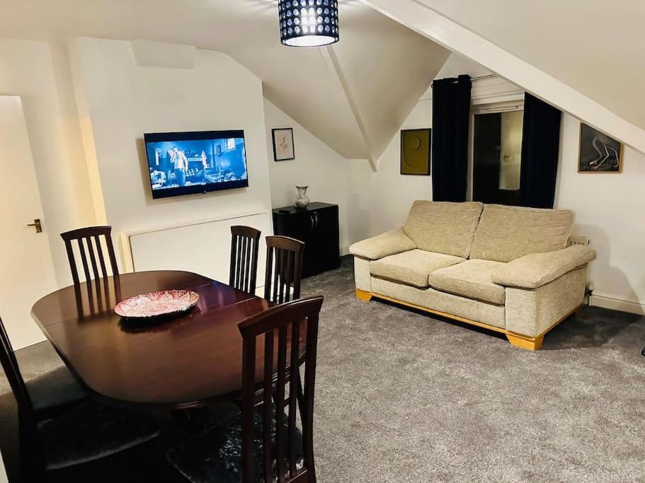 1 Luxe Exec Bedroom Apt ダービー エクステリア 写真