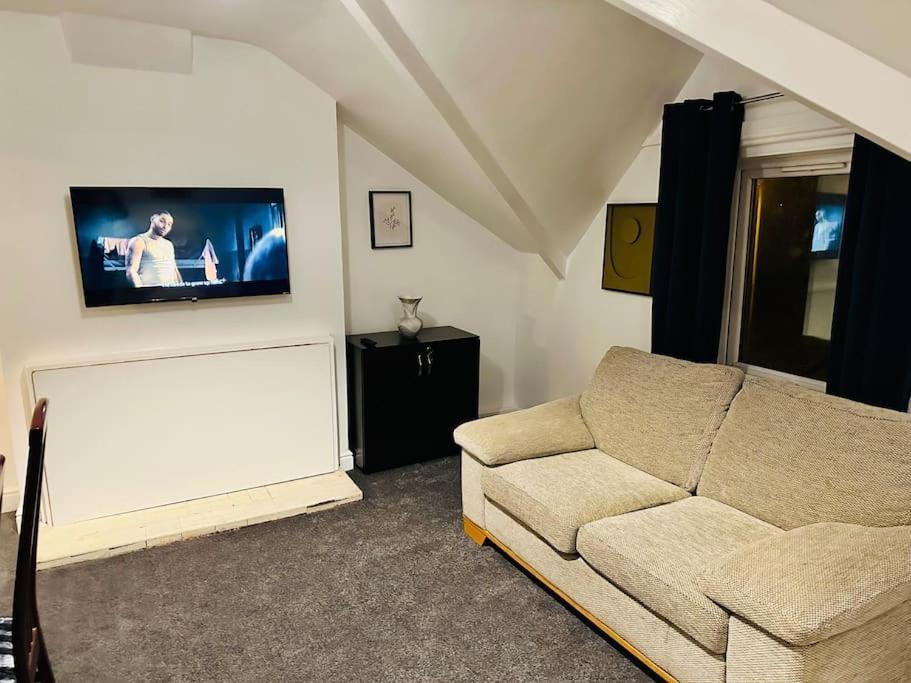 1 Luxe Exec Bedroom Apt ダービー エクステリア 写真