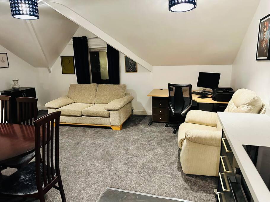 1 Luxe Exec Bedroom Apt ダービー エクステリア 写真