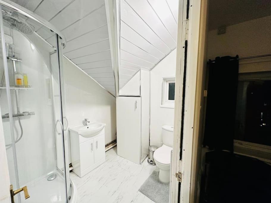 1 Luxe Exec Bedroom Apt ダービー エクステリア 写真
