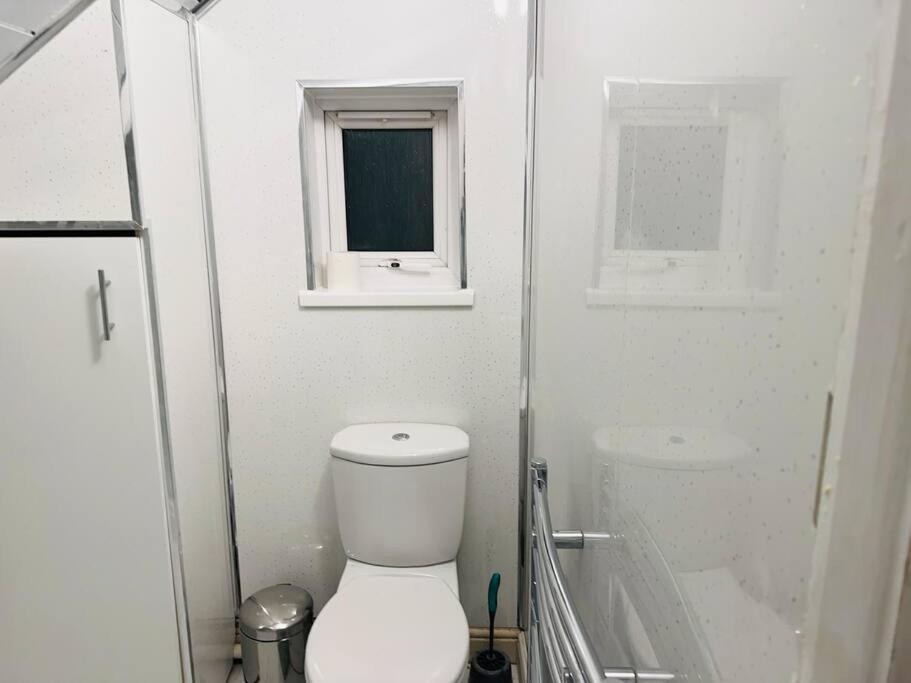 1 Luxe Exec Bedroom Apt ダービー エクステリア 写真