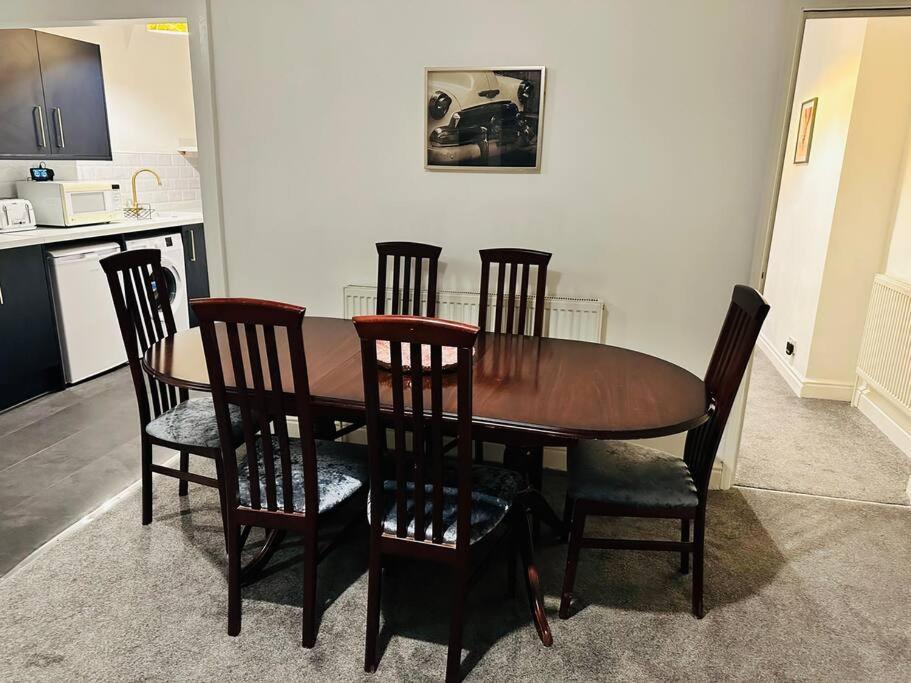 1 Luxe Exec Bedroom Apt ダービー エクステリア 写真