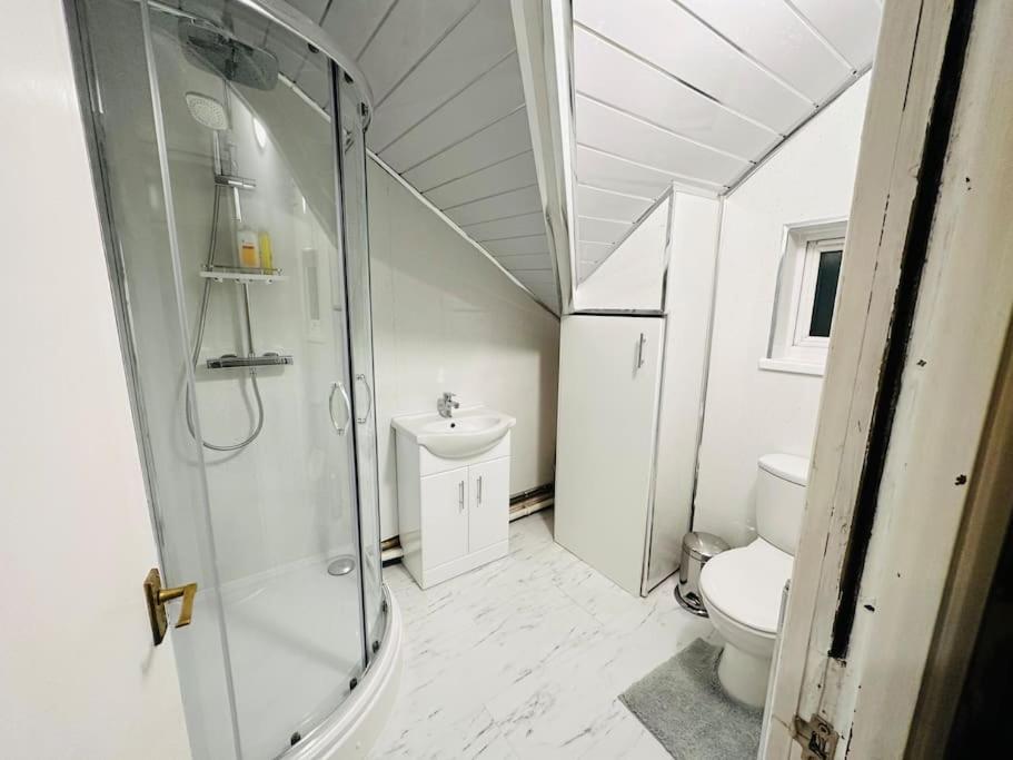 1 Luxe Exec Bedroom Apt ダービー エクステリア 写真