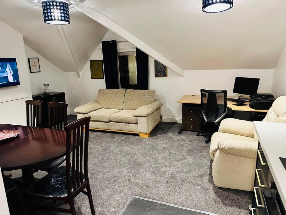 1 Luxe Exec Bedroom Apt ダービー エクステリア 写真