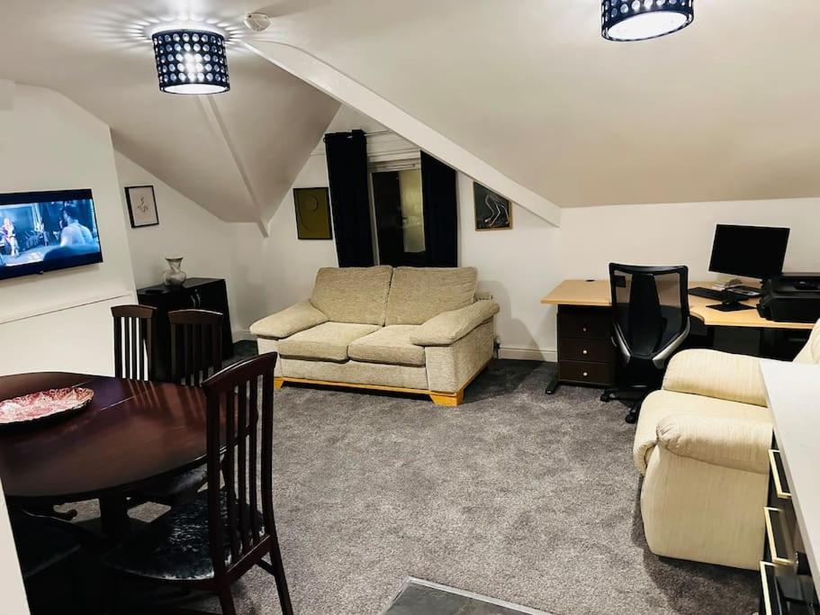 1 Luxe Exec Bedroom Apt ダービー エクステリア 写真