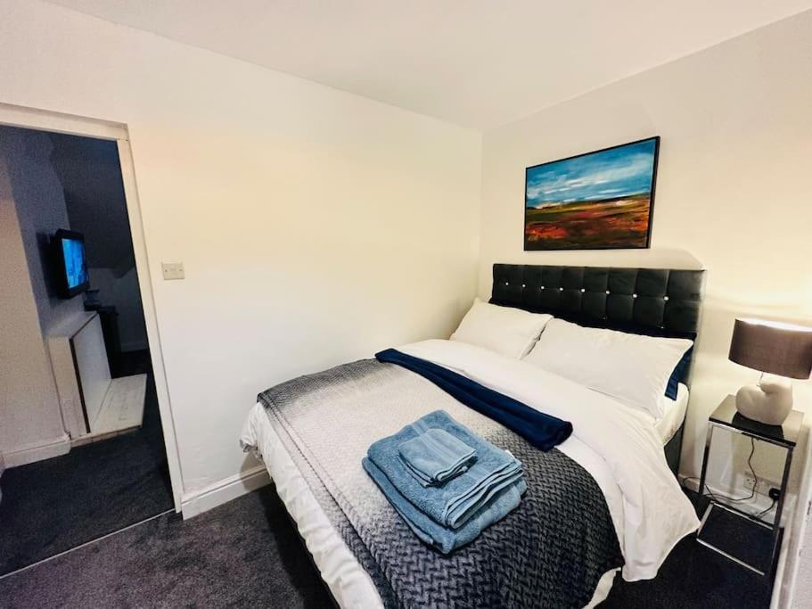 1 Luxe Exec Bedroom Apt ダービー エクステリア 写真