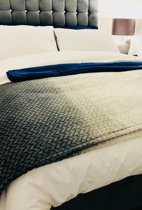 1 Luxe Exec Bedroom Apt ダービー エクステリア 写真