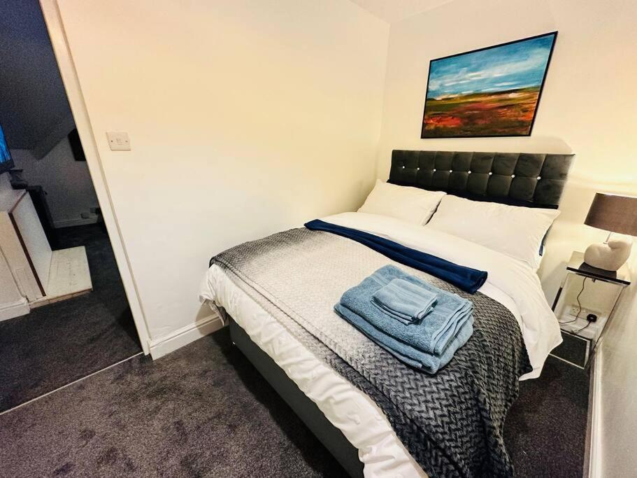 1 Luxe Exec Bedroom Apt ダービー エクステリア 写真