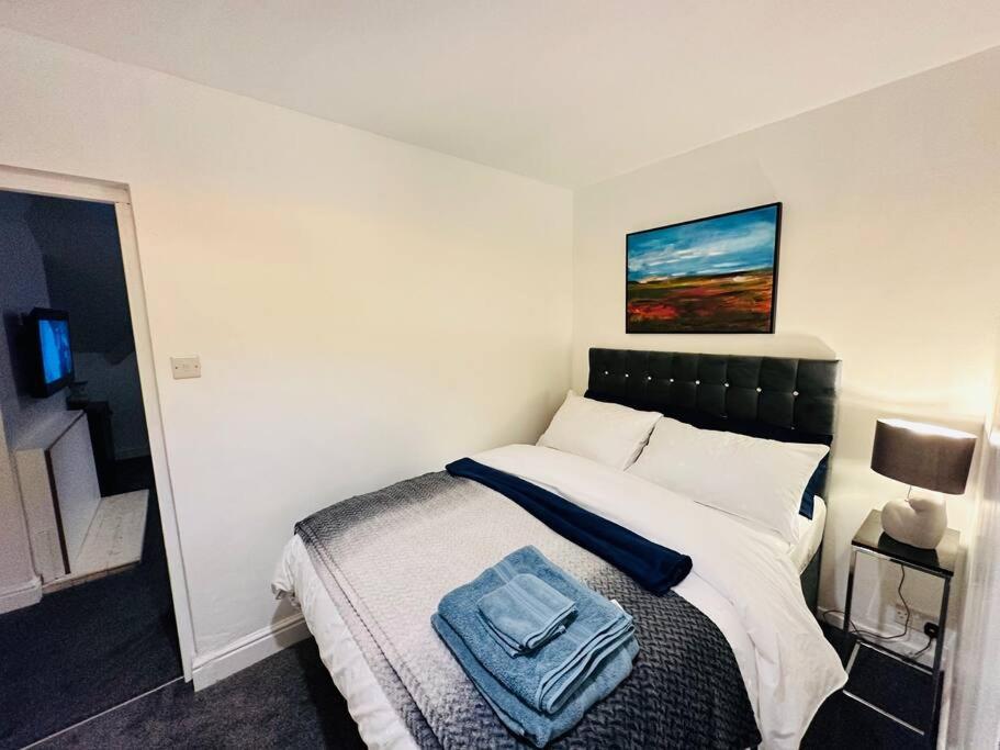 1 Luxe Exec Bedroom Apt ダービー エクステリア 写真